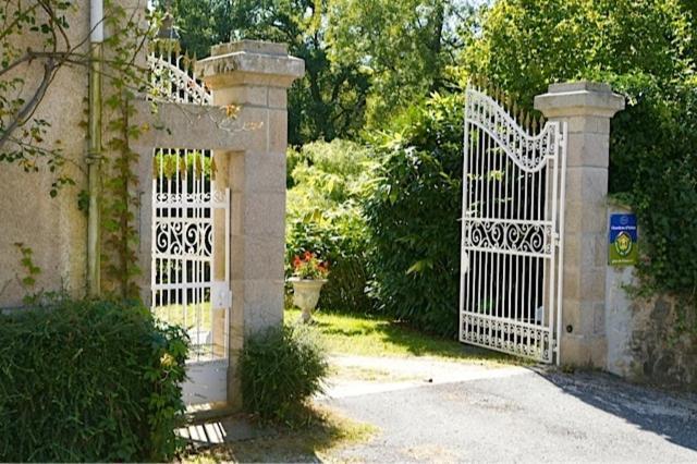 Solignac Domaine De La Dame De Lauriere Bed & Breakfast エクステリア 写真